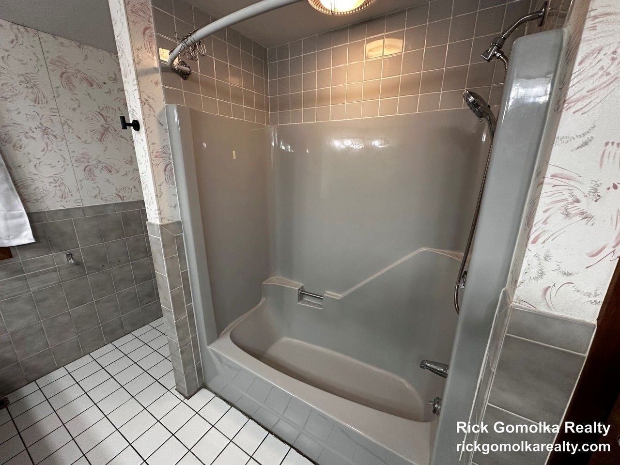 124 Hampton Rd - Photo 7 of 18