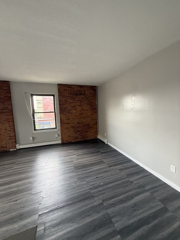 229 Franklin Avenue - Photo 3 of 15