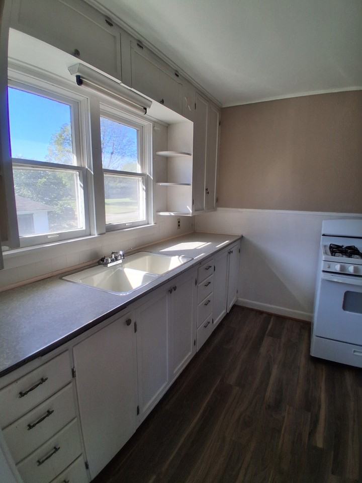 308 South Rogers Street - Photo 4 of 10
