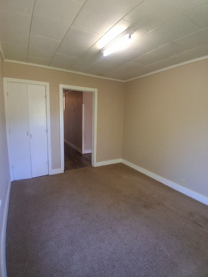 308 South Rogers Street - Photo 7 of 10