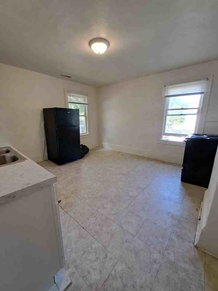 1002-1004 South Fountain Avenue - Photo 2 of 5