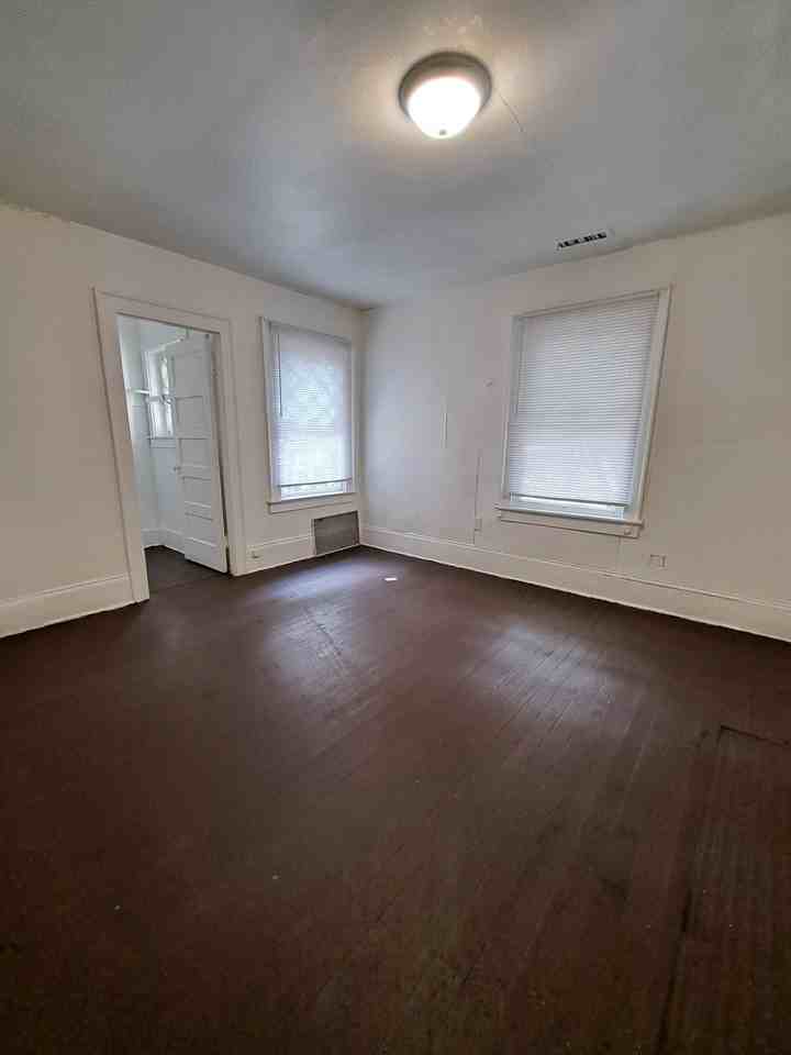 1002-1004 South Fountain Avenue - Photo 4 of 5