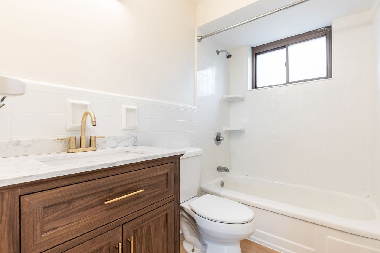 3421-3425 Pape | Hyde Park - Photo 5 of 17