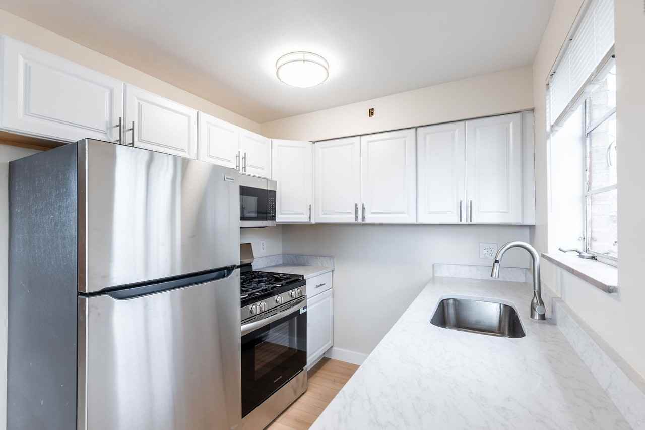 3421-3425 Pape | Hyde Park - Photo 7 of 17
