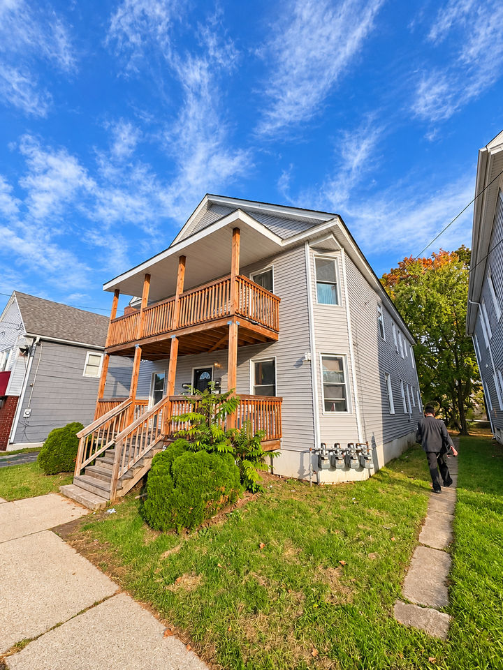 216 Winnikee Avenue #1a - Photo 3 of 19
