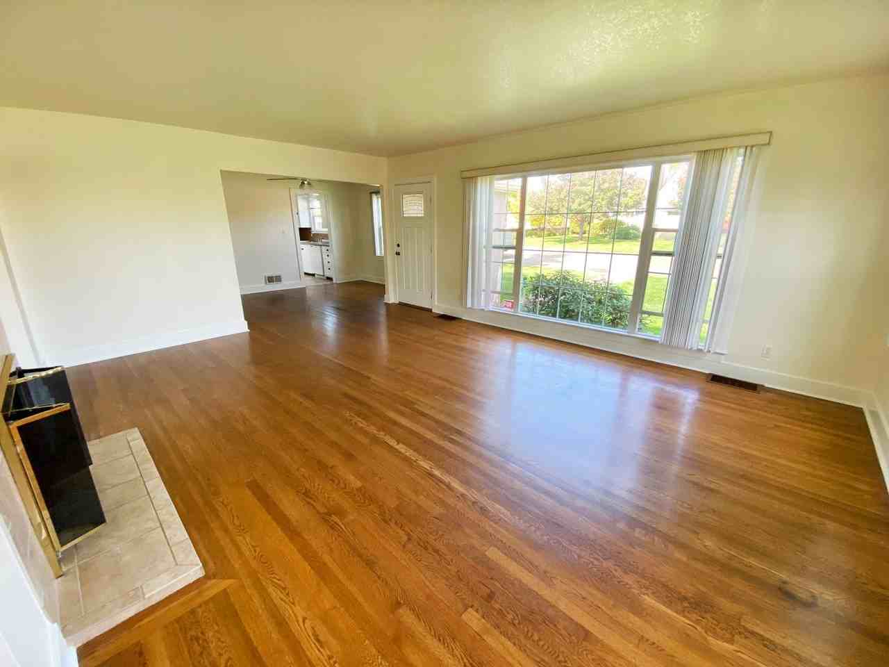 1885 Nw Oerding Ave - Photo 2 of 17