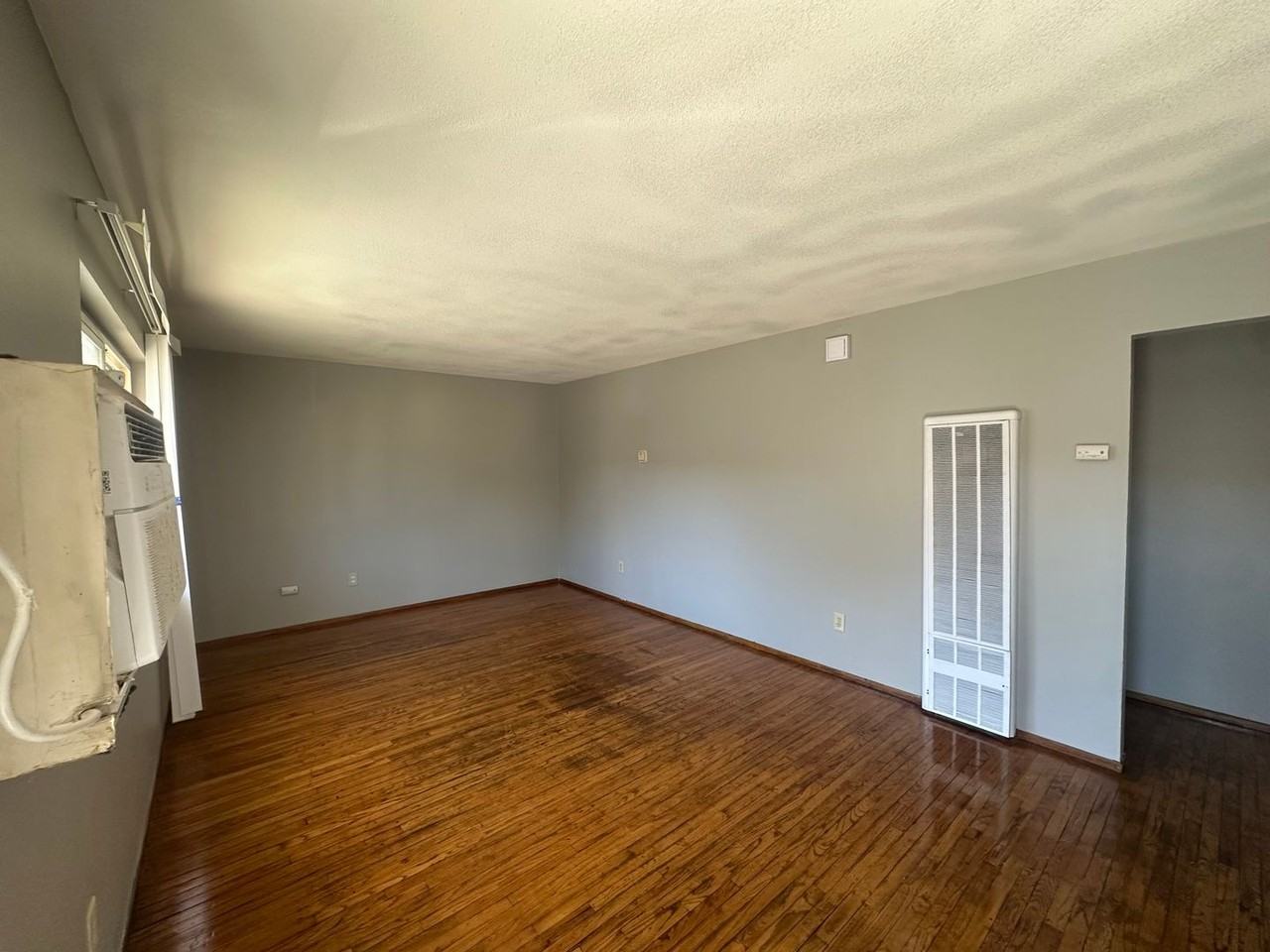 917 Byron Ln Apt B - Photo 2 of 13
