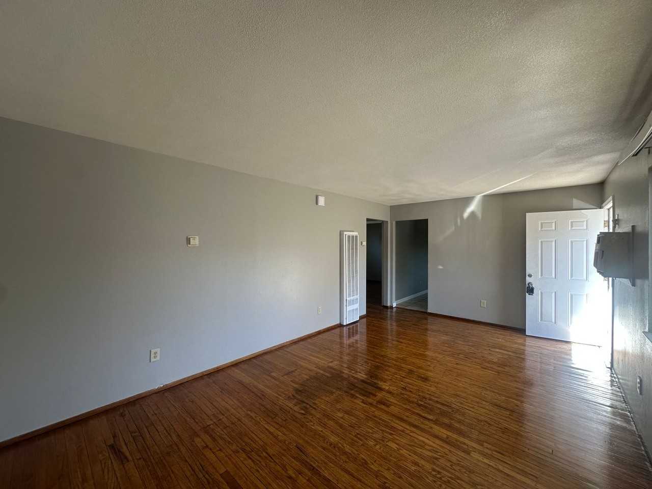 917 Byron Ln Apt B - Photo 3 of 13