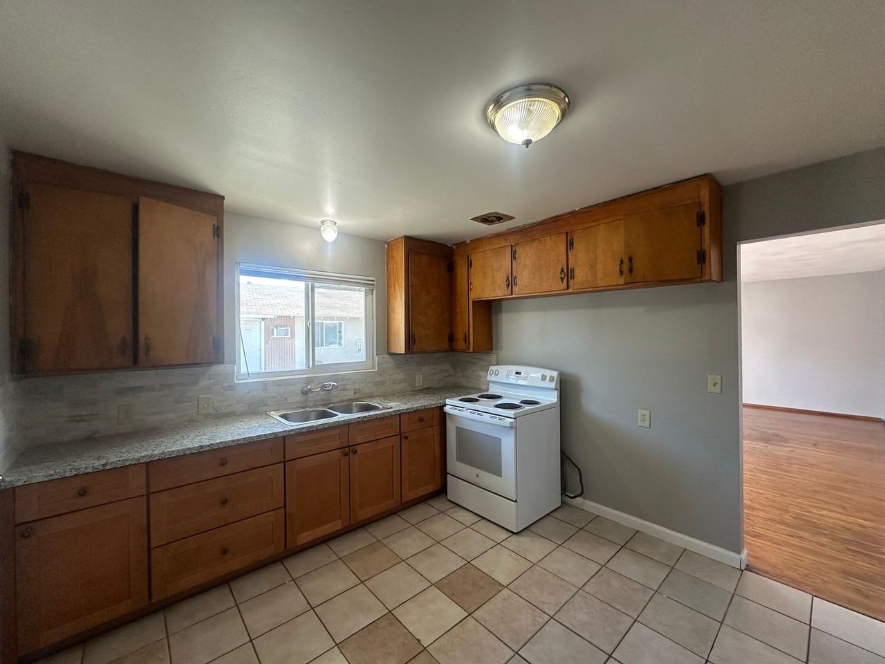 917 Byron Ln Apt B - Photo 5 of 13