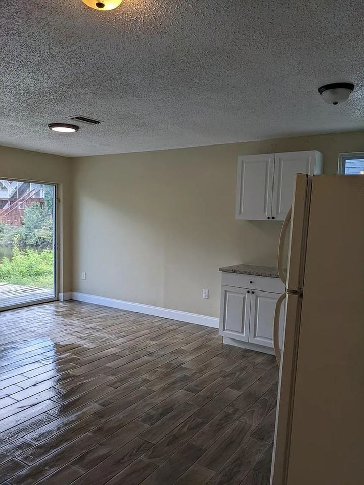 5847 Sun Glo Ave - Photo 2 of 13