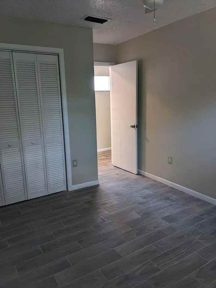 5847 Sun Glo Ave - Photo 4 of 13
