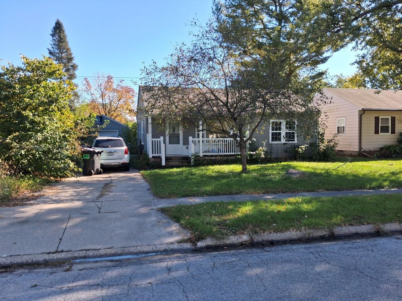 1510 Stafford Ave - Photo 2 of 3