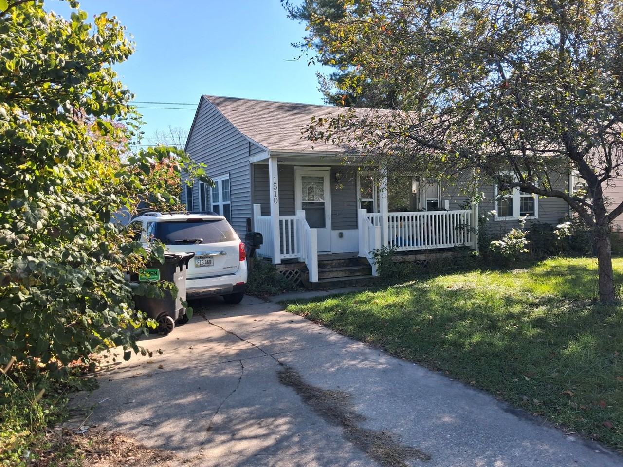 1510 Stafford Ave - Photo 3 of 3