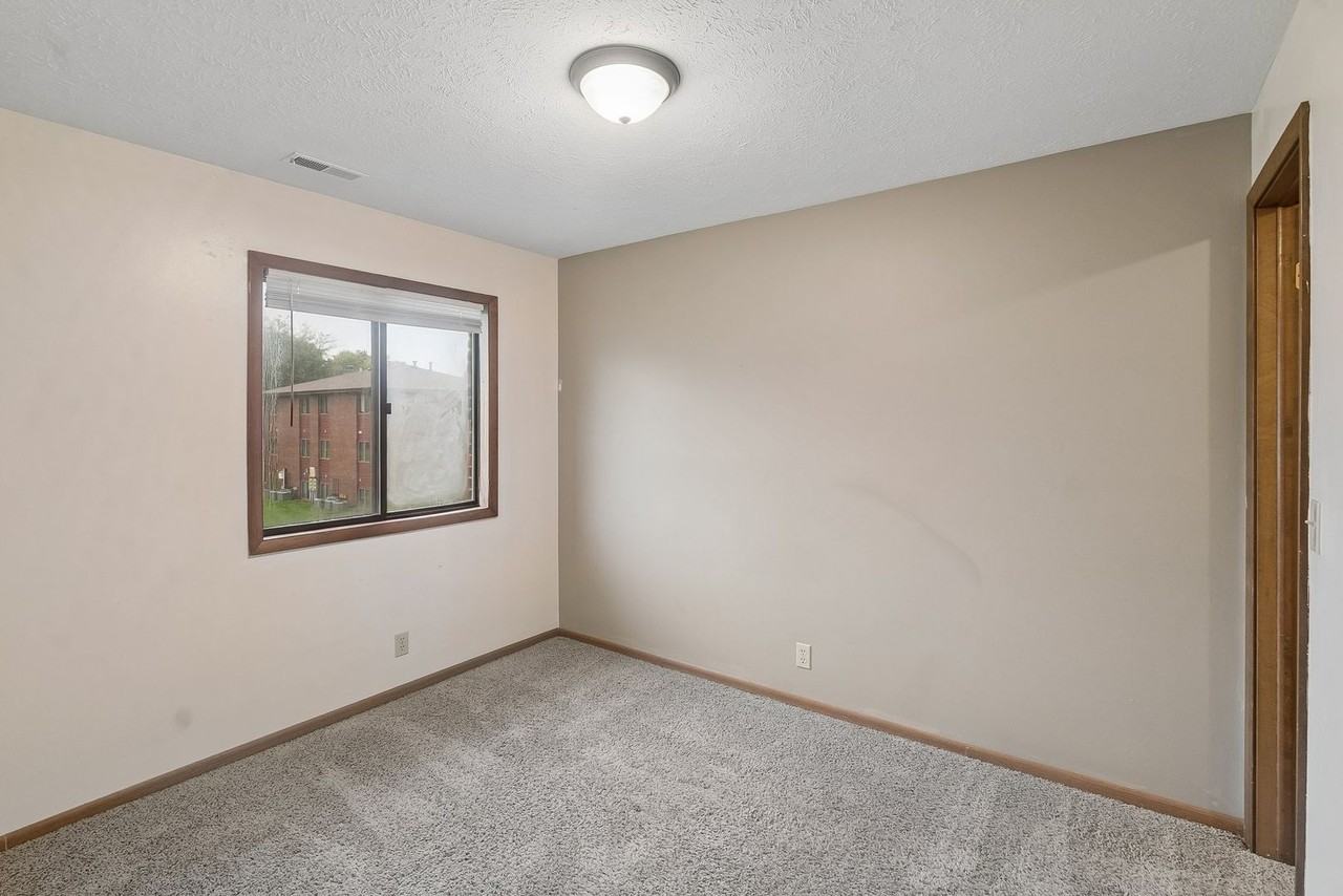 5505 S 31st St #12 - Photo 6 of 12