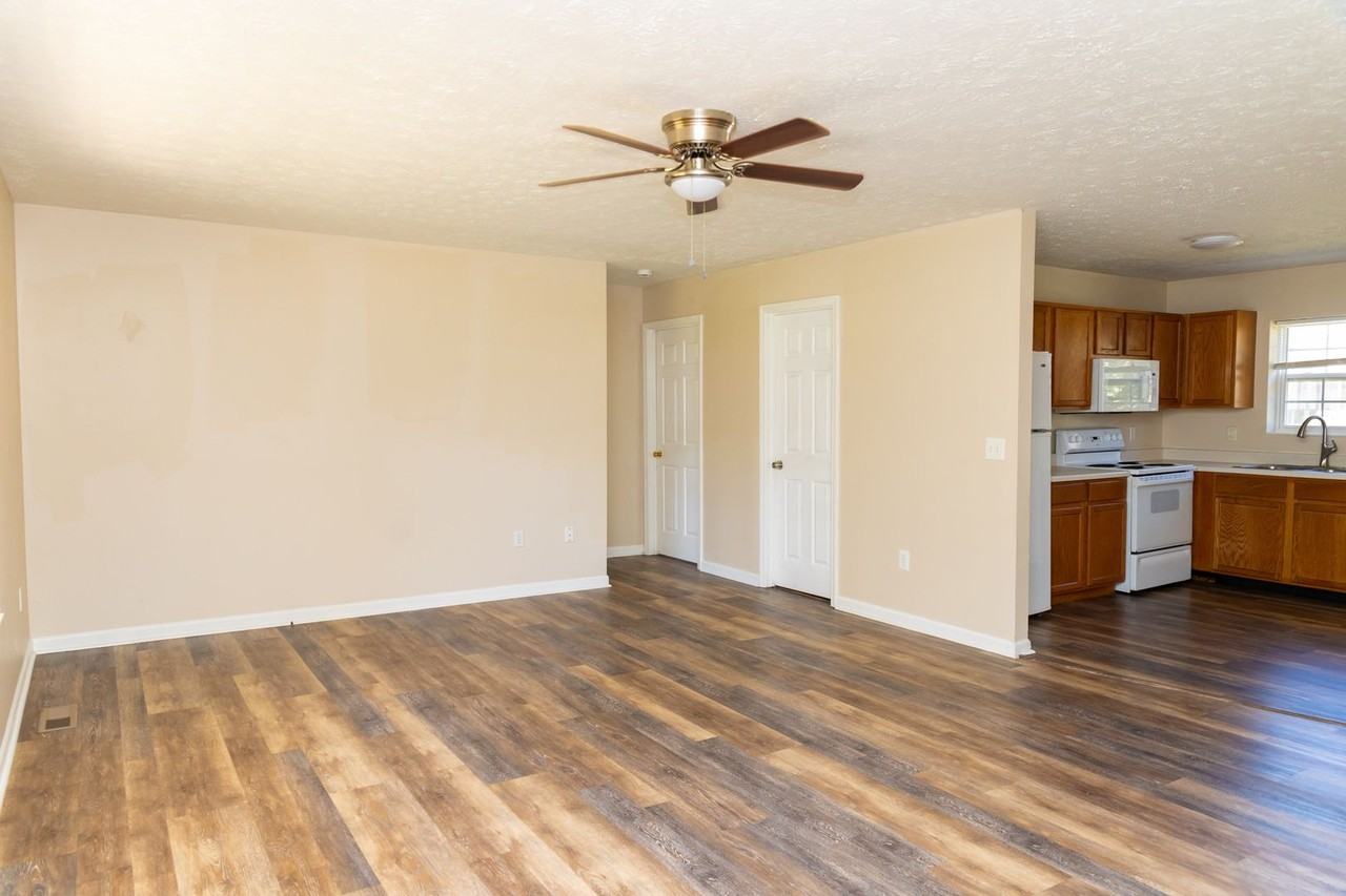560 Circle Dr Nw - Photo 3 of 16
