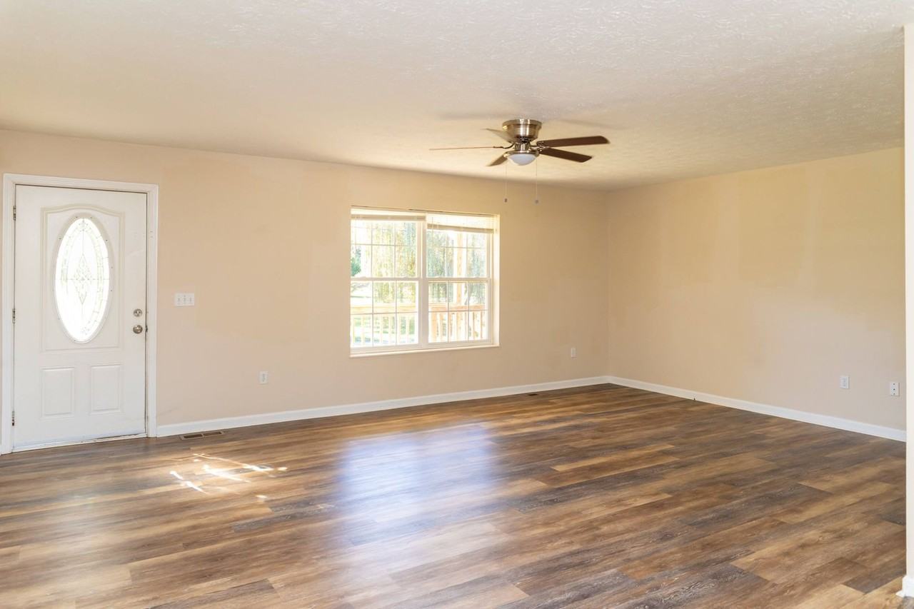 560 Circle Dr Nw - Photo 4 of 16
