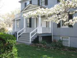 featured image of 33 University Cir
