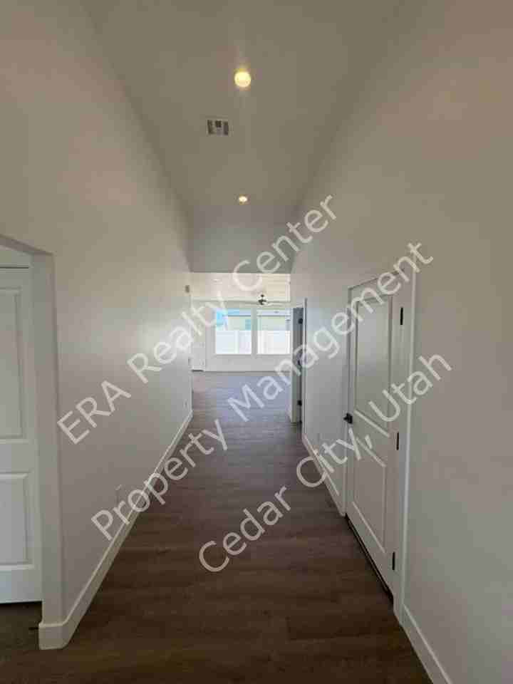 4957 N 970 E - Photo 5 of 19