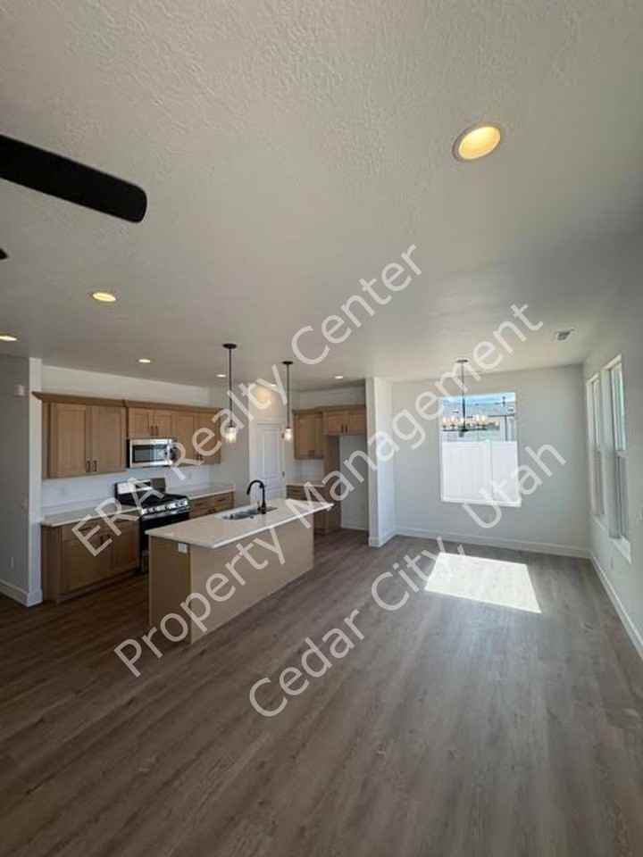 4957 N 970 E - Photo 6 of 19