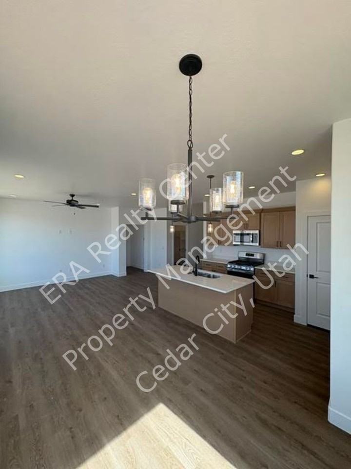 4957 N 970 E - Photo 7 of 19
