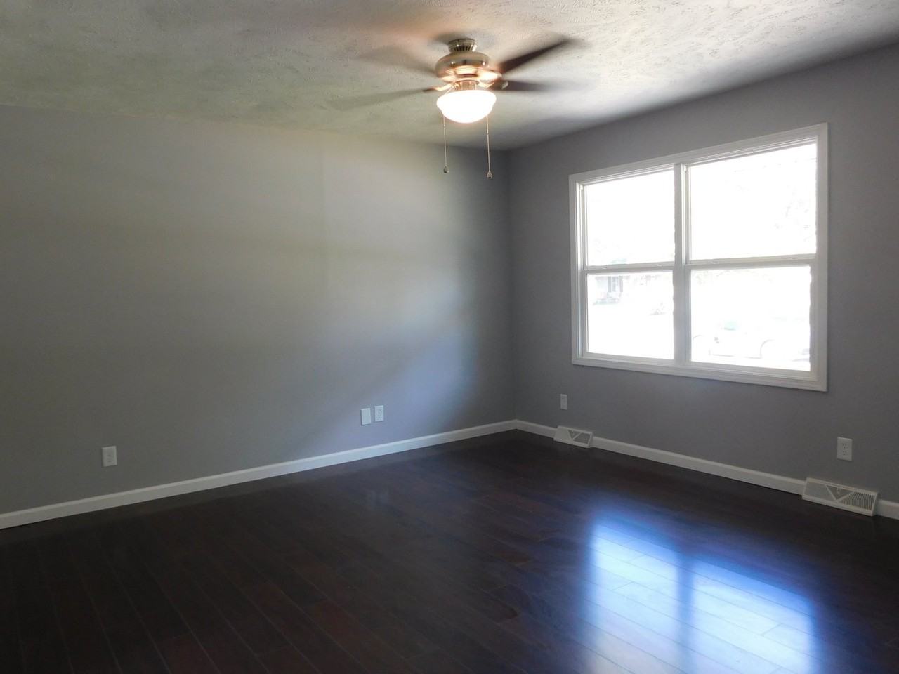 2730 E Black Ave - Photo 4 of 17