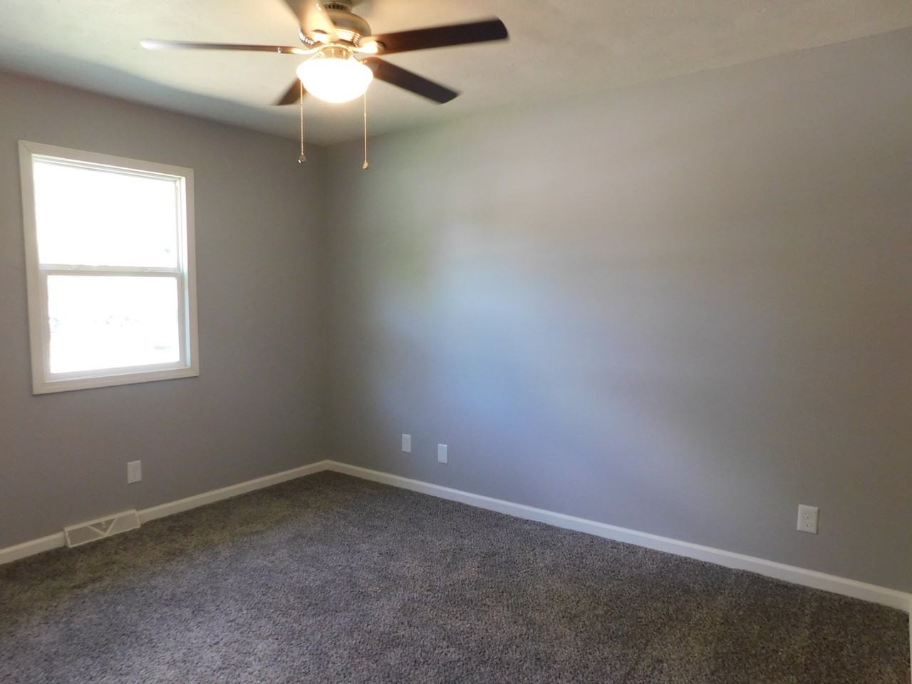 2730 E Black Ave - Photo 5 of 17