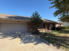 featured image of 2208 Jennifer Ln