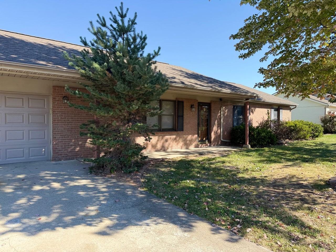 2208 Jennifer Ln - Photo 3 of 24