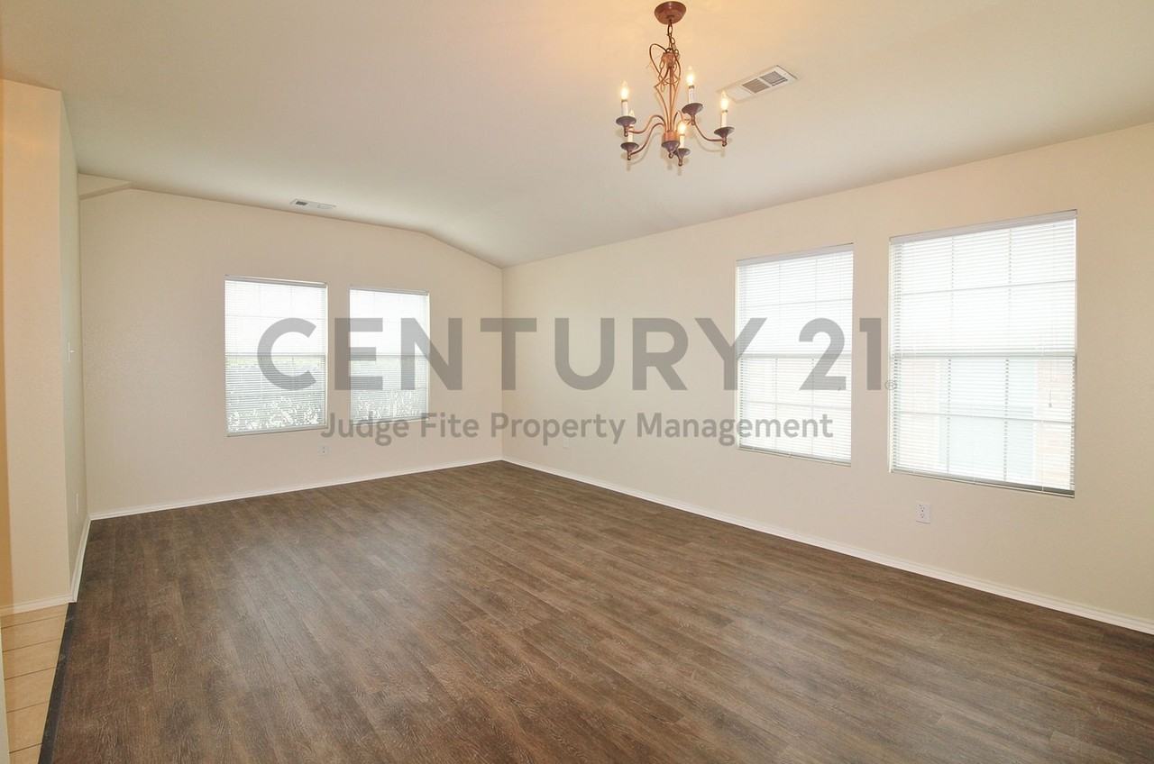 9841 Willowick Ave - Photo 2 of 17