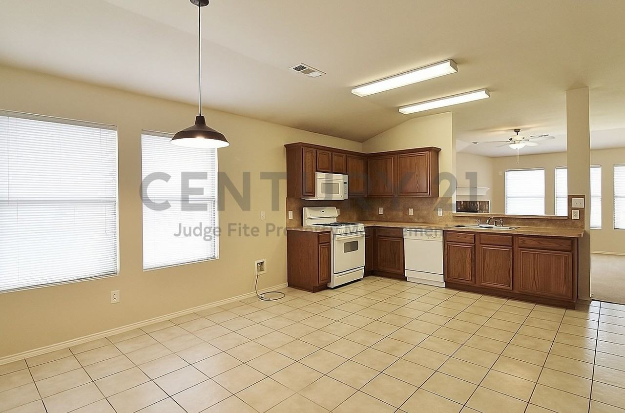 9841 Willowick Ave - Photo 3 of 17