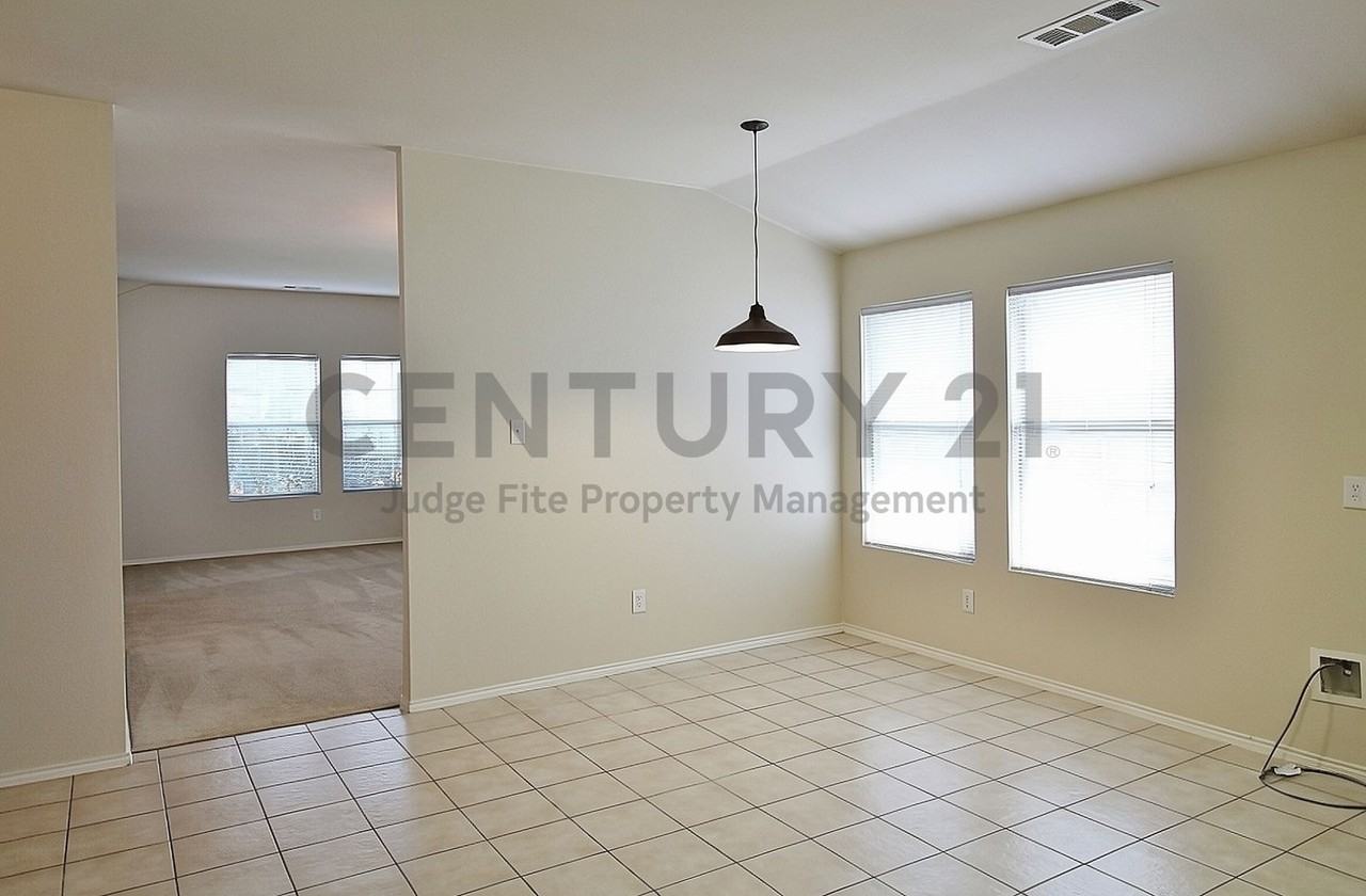 9841 Willowick Ave - Photo 4 of 17