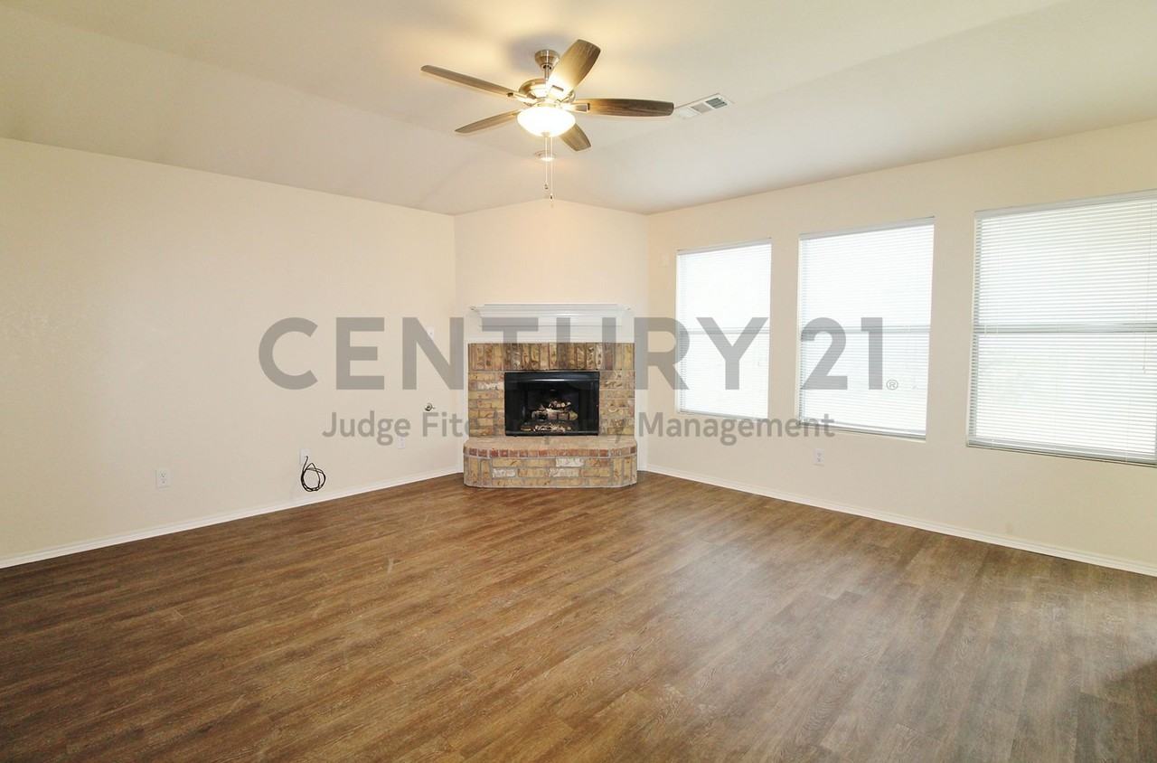 9841 Willowick Ave - Photo 5 of 17