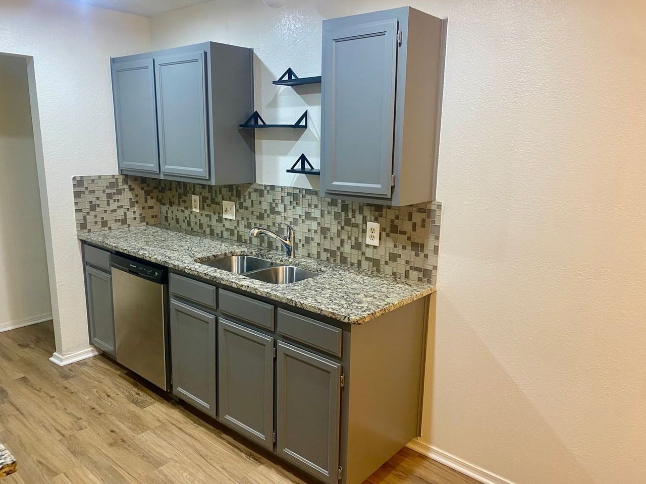 7521 April Ln - Photo 5 of 21