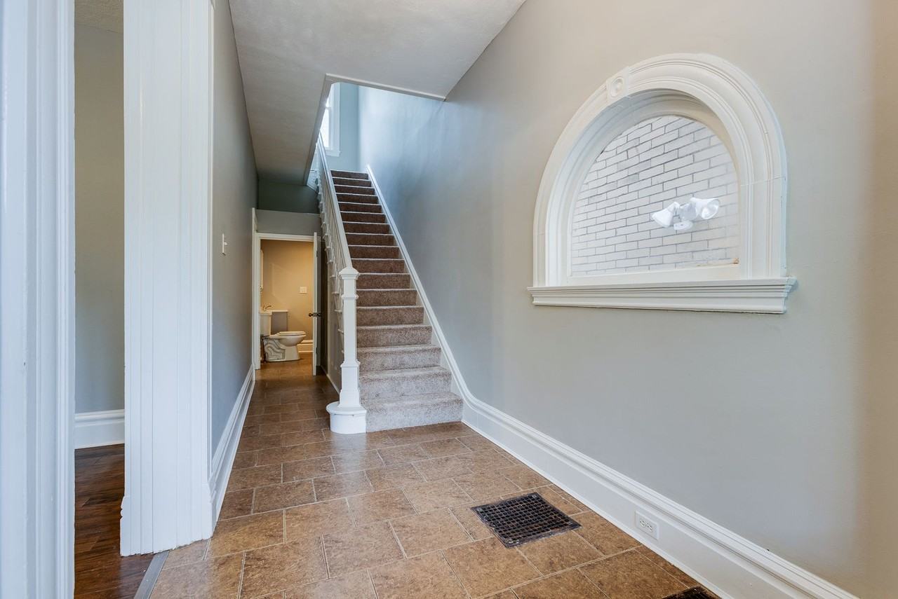 213 W Burgess St - Photo 3 of 30