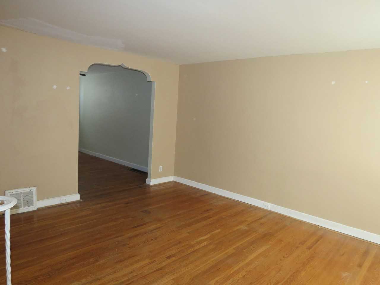 4709 Lansing St - Photo 4 of 13