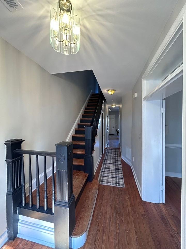 2018 Parkwood Ave - Photo 3 of 25
