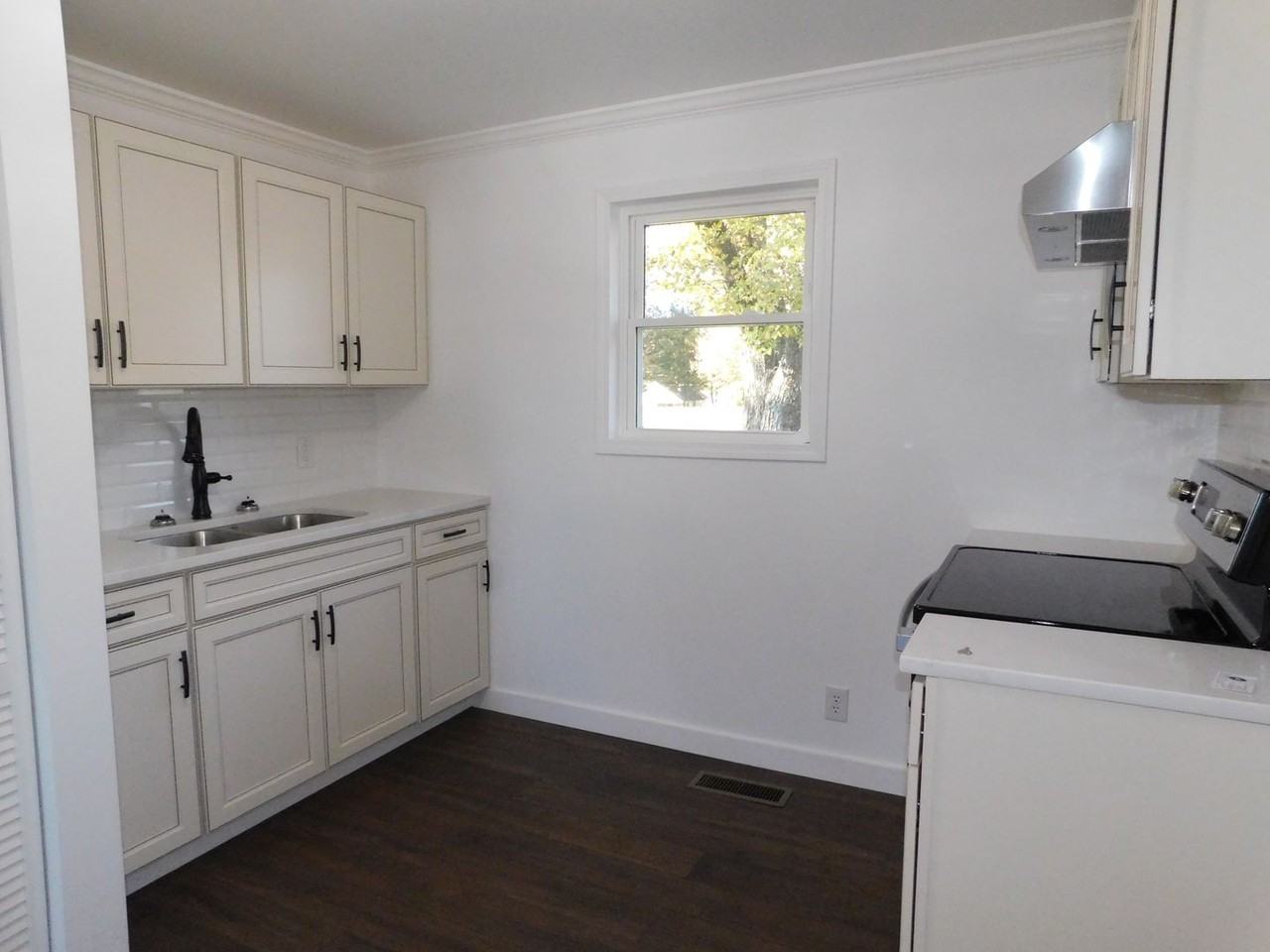 220 30th St Sw - Photo 2 of 15