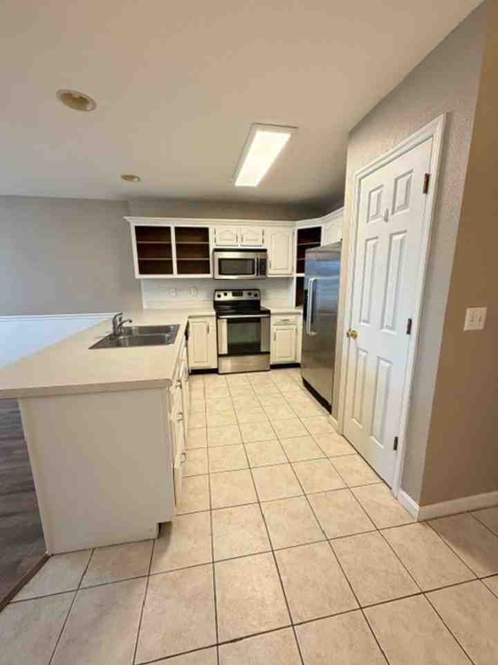 23 Flagstone Dr - Photo 4 of 13