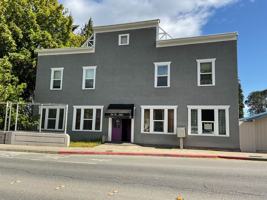 featured image of 615 W 8th St