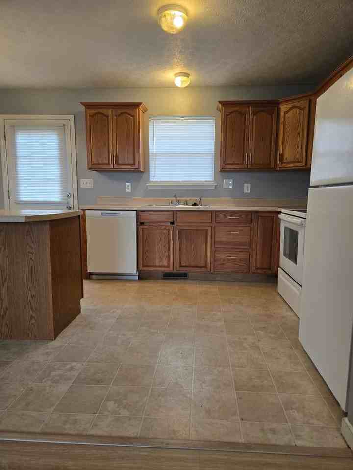 109 Hickory Valley Rd - Photo 3 of 25