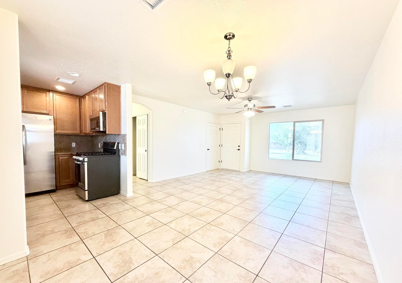 2460 Jacks Dr - Photo 4 of 23