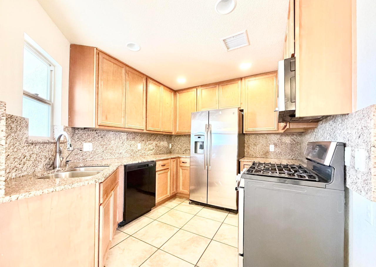 2460 Jacks Dr - Photo 6 of 23