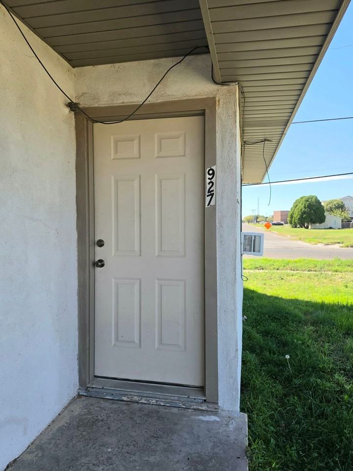927 W 16th Ln - Photo 2 of 20