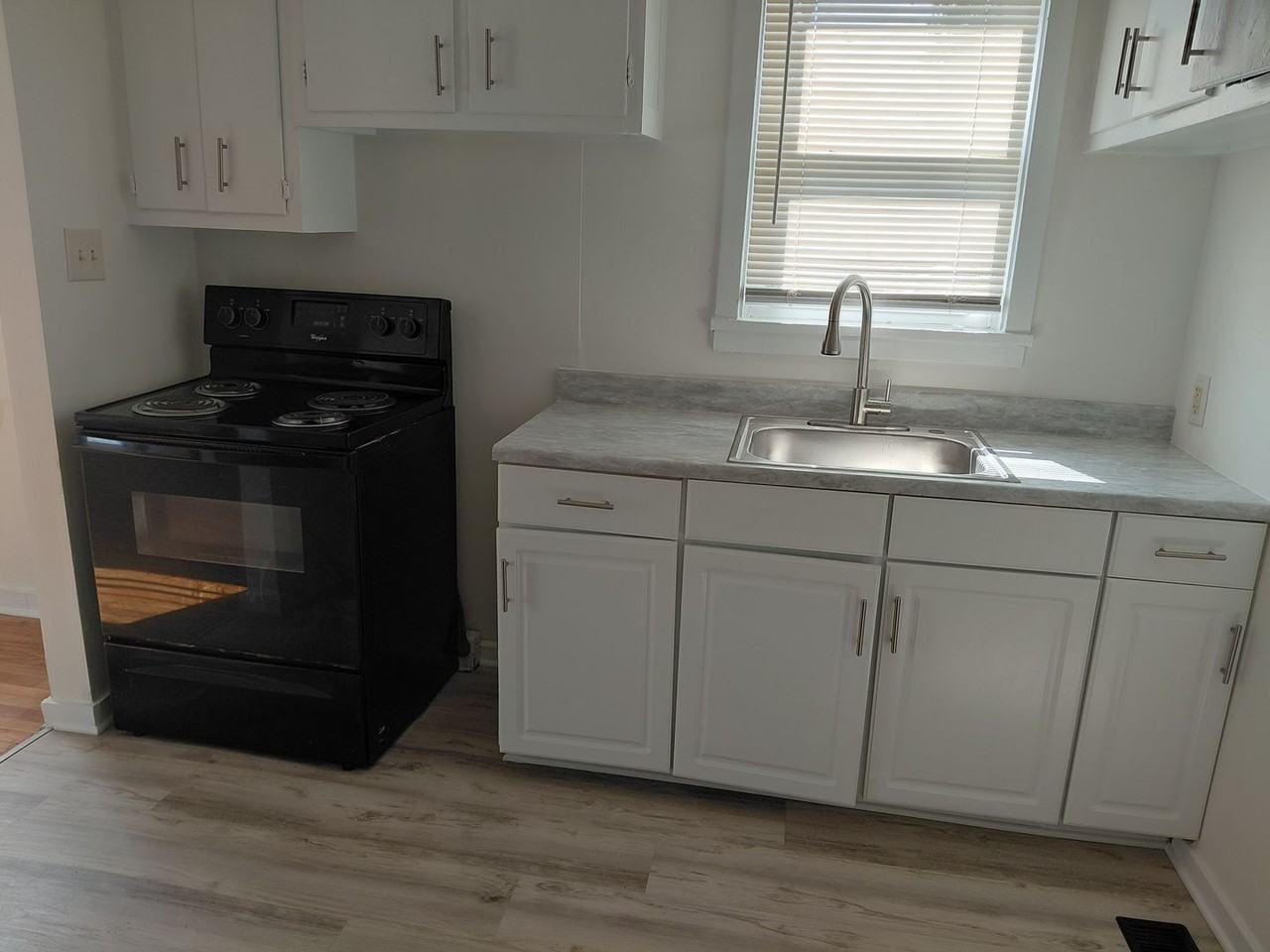 2927 Jefferson St - Photo 3 of 7