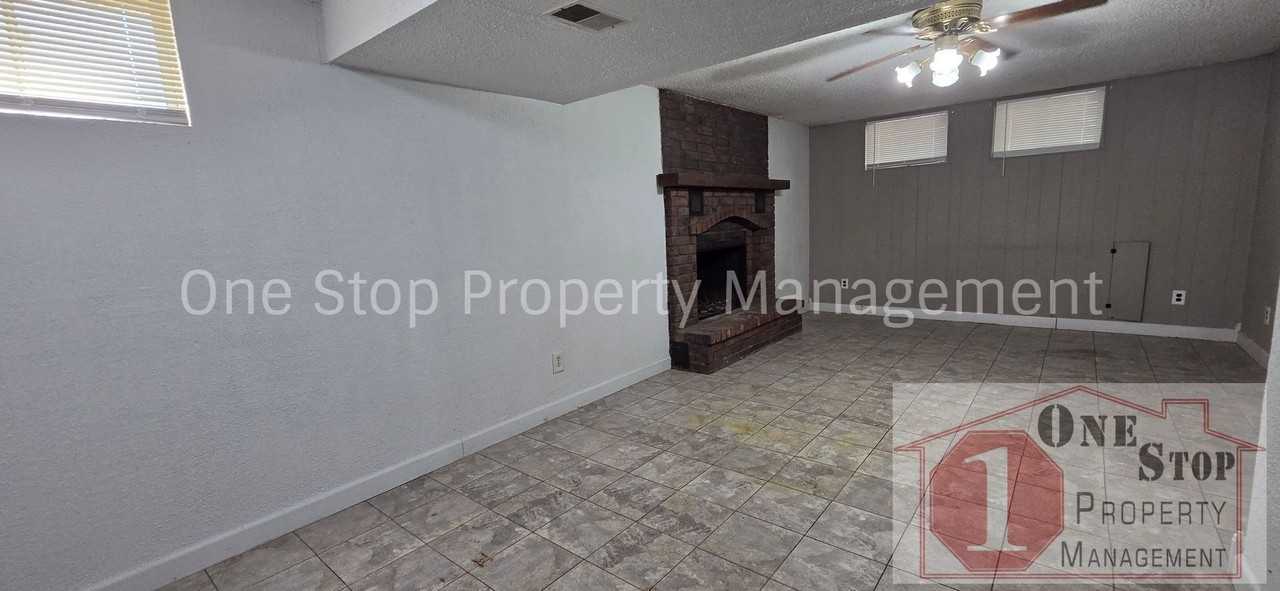 1204 Nw Conway Ct - Photo 3 of 26