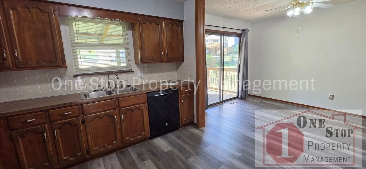 1204 Nw Conway Ct - Photo 6 of 26