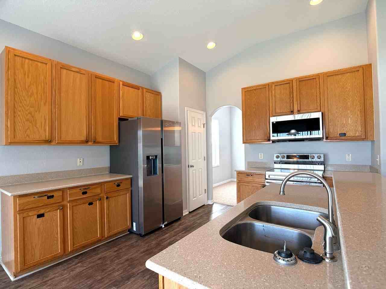 213 Towerview Dr E - Photo 5 of 34