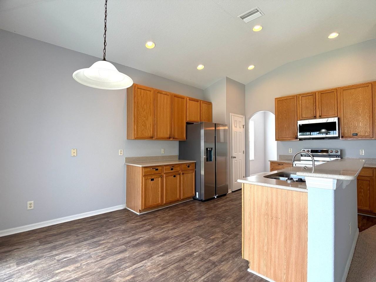213 Towerview Dr E - Photo 6 of 34
