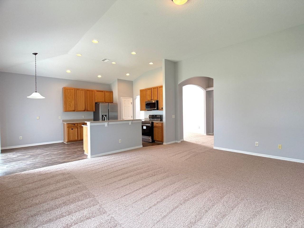 213 Towerview Dr E - Photo 7 of 34