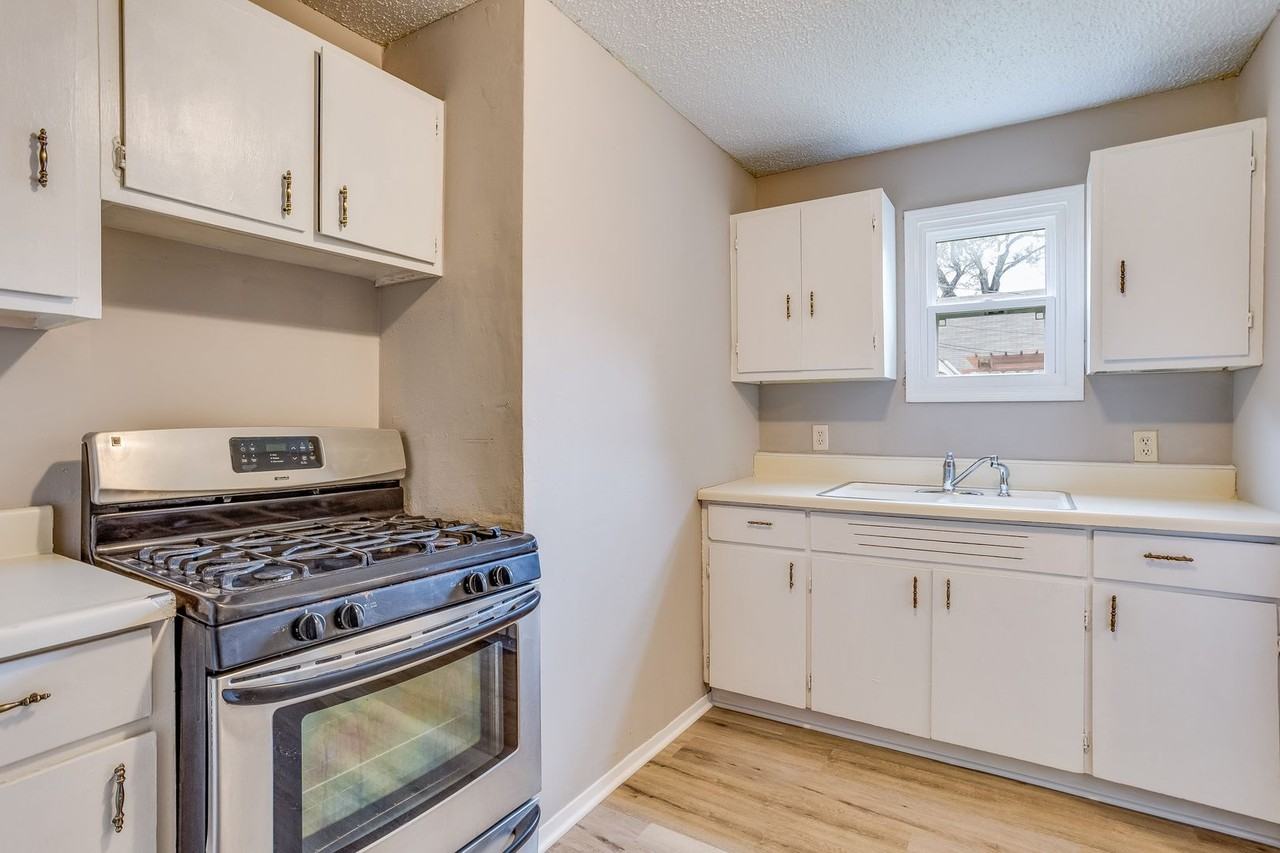 2051 S Topeka Ave - Photo 5 of 11